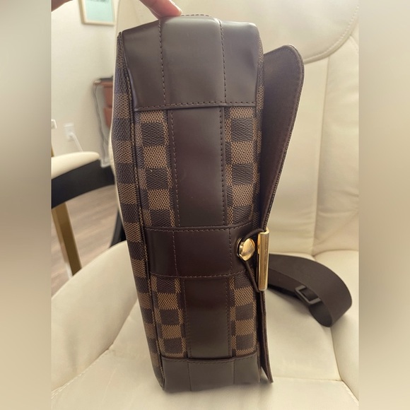 ⬇️PRICE DROP Louis Vuitton Damier Ebene Bastille Messenger - Picture 8 of 16